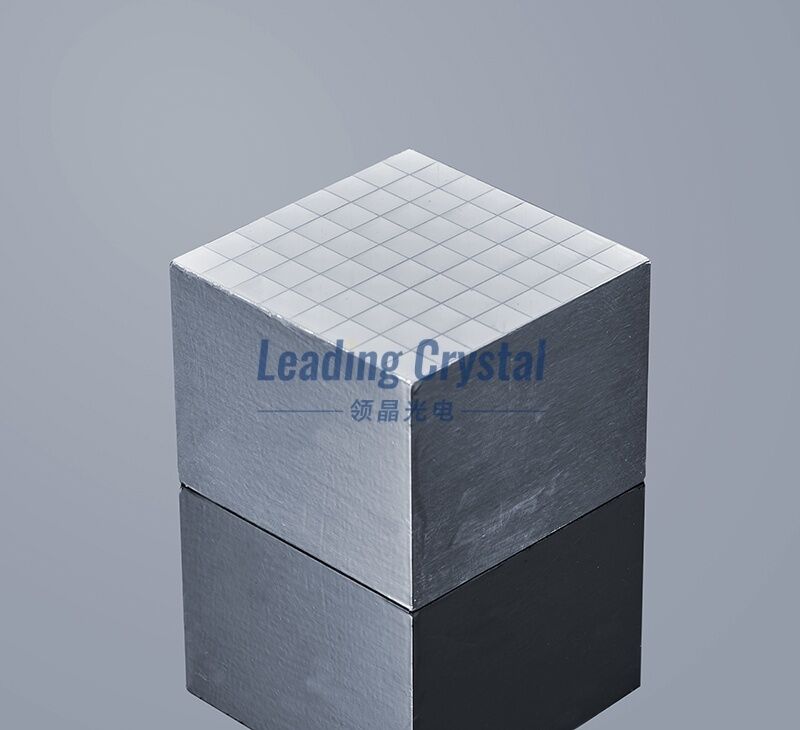 BGO Crystal Array 4.7 mm×4.7 mm×30 mm with  BaSO₄ Reflector - 8×8 Configuration High-Efficiency Gamma-Ray Detection Array for Precision Radiation Measurement